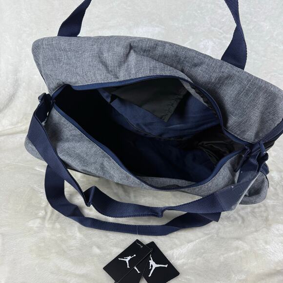 Nike Air Jordan Duffel Bag Navy Gray Jumpman w/ Wet Dry Shoe Pocket NWT - Picture 5 of 7